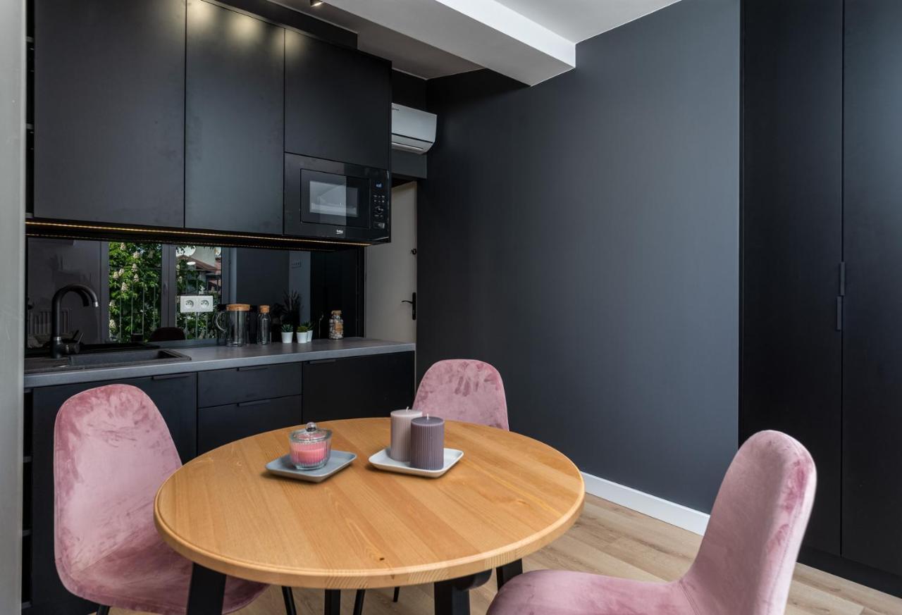 Smart Apartments - Old Town & Main Train Station - By Upstairs คราคูฟ ภายนอก รูปภาพ