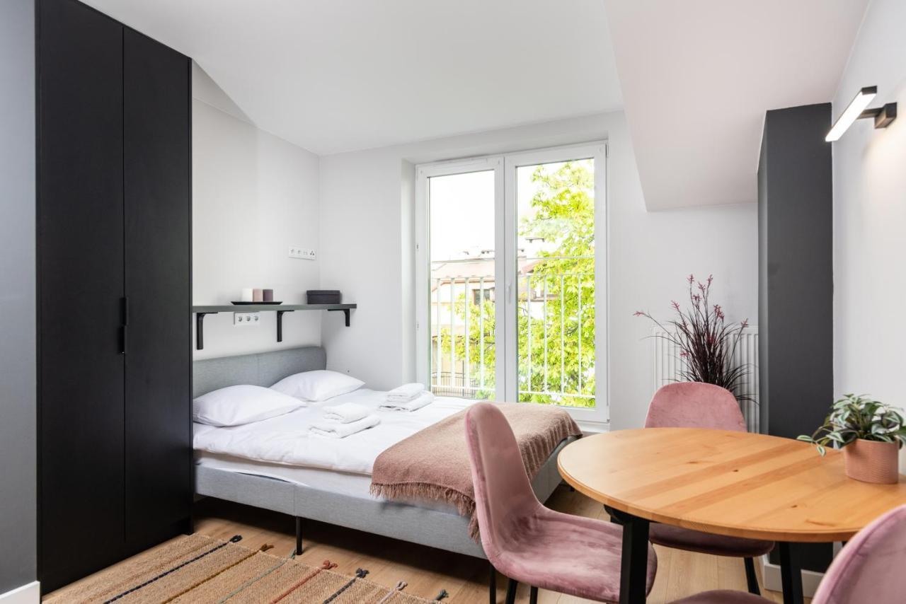 Smart Apartments - Old Town & Main Train Station - By Upstairs คราคูฟ ภายนอก รูปภาพ