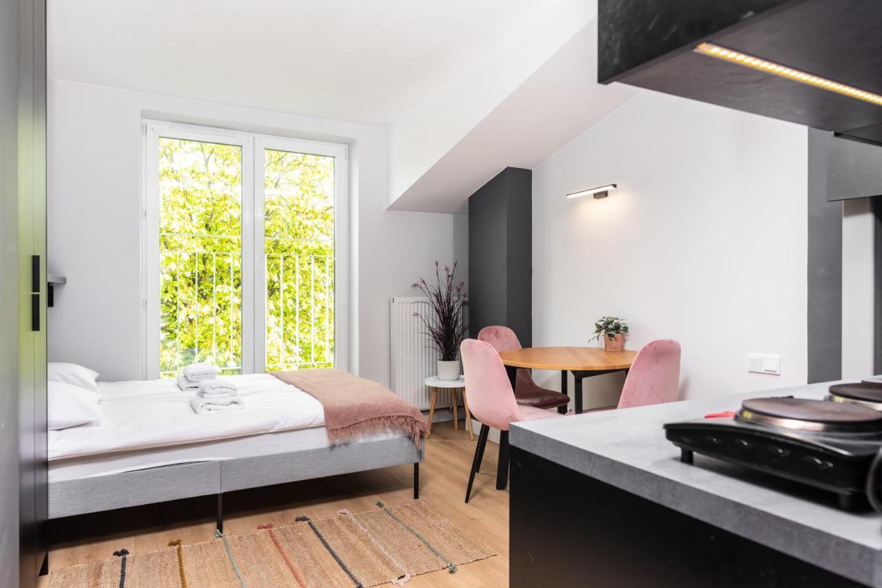 Smart Apartments - Old Town & Main Train Station - By Upstairs คราคูฟ ภายนอก รูปภาพ