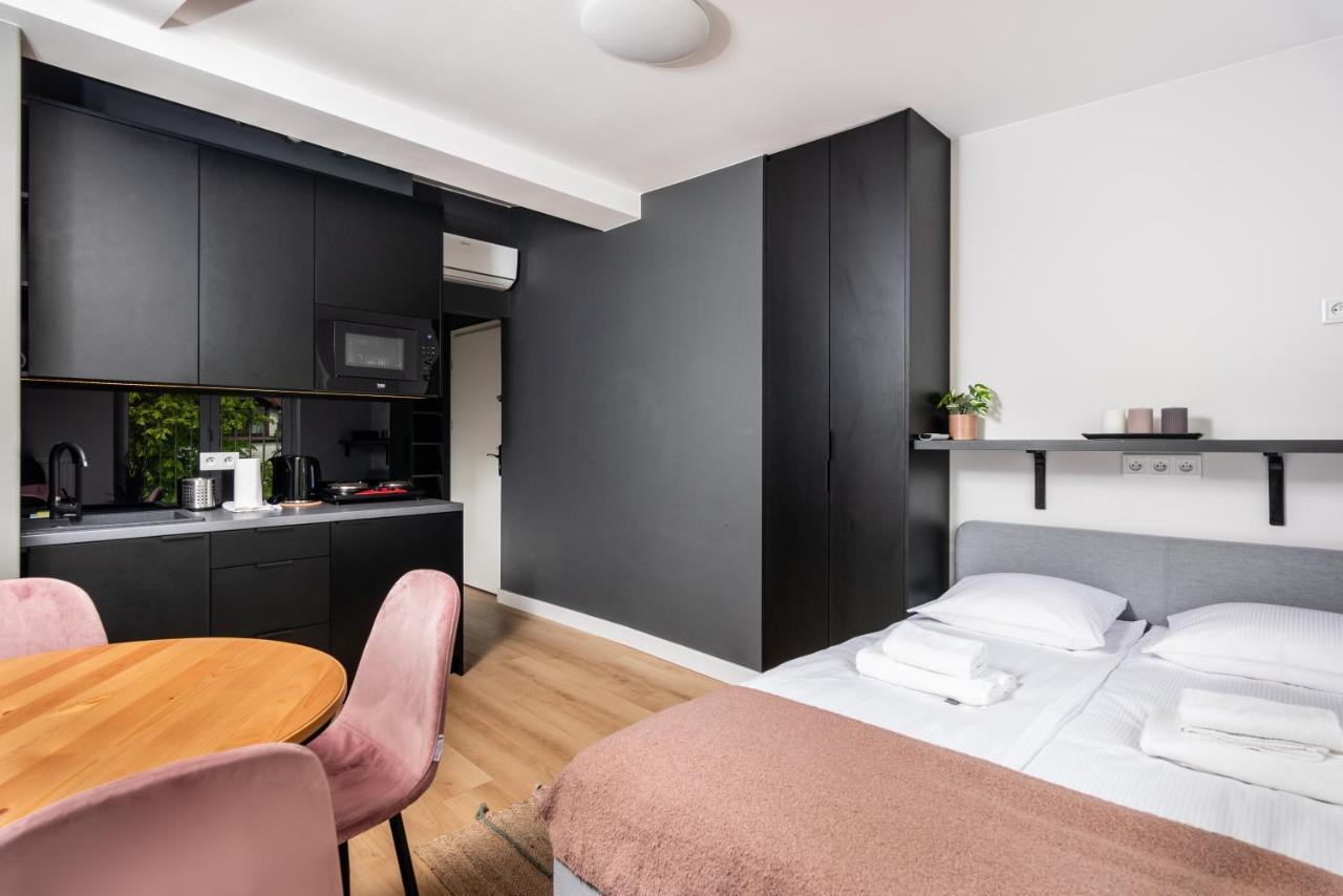 Smart Apartments - Old Town & Main Train Station - By Upstairs คราคูฟ ภายนอก รูปภาพ