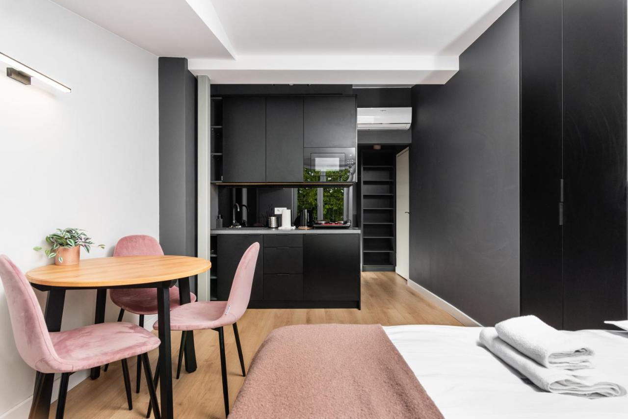 Smart Apartments - Old Town & Main Train Station - By Upstairs คราคูฟ ภายนอก รูปภาพ