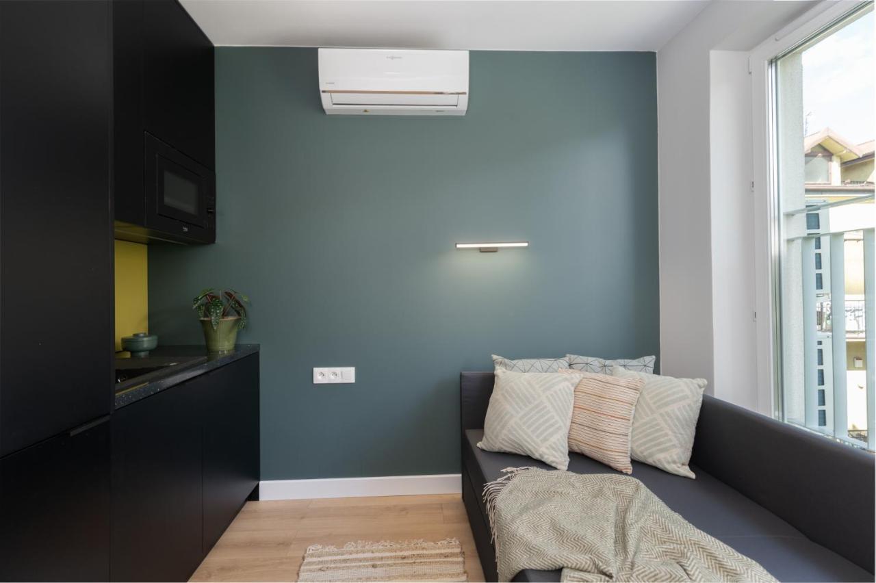 Smart Apartments - Old Town & Main Train Station - By Upstairs คราคูฟ ภายนอก รูปภาพ
