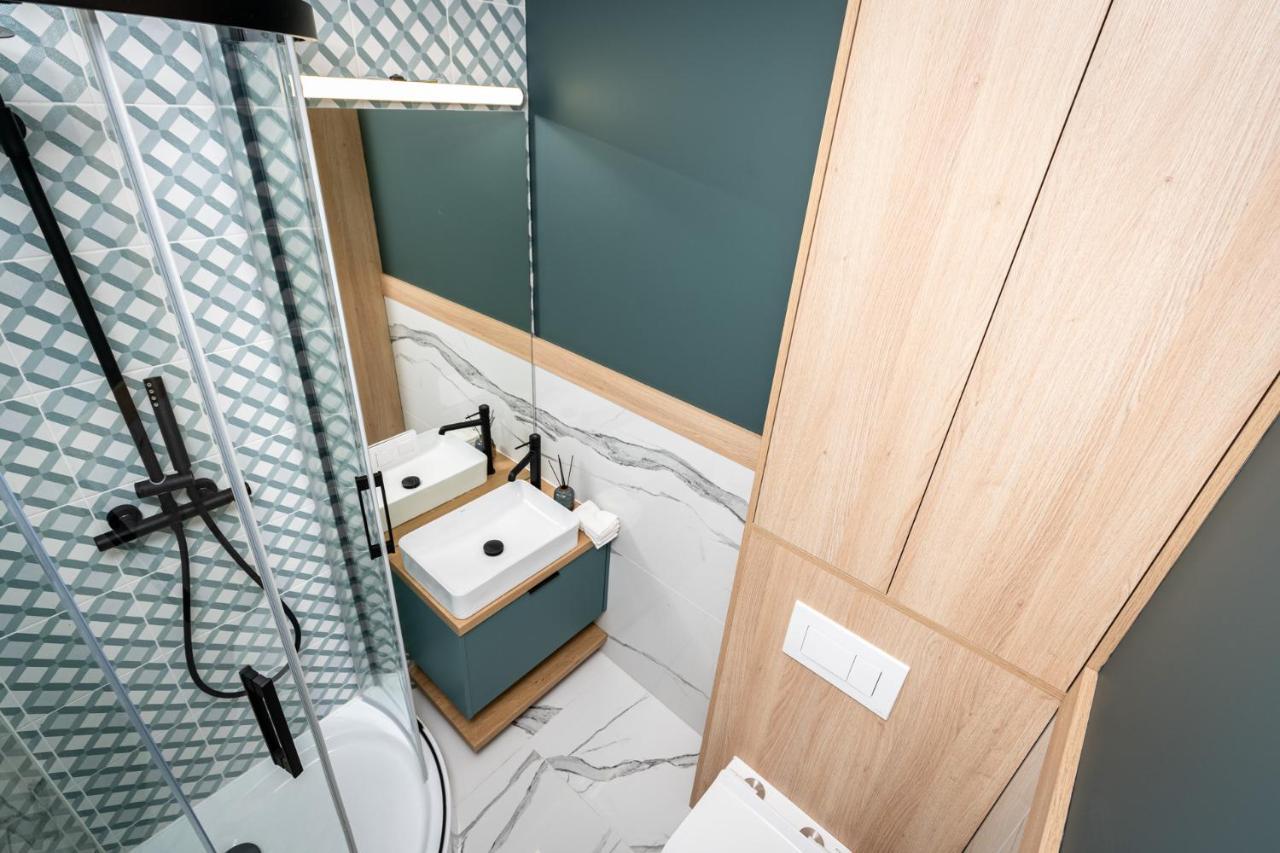Smart Apartments - Old Town & Main Train Station - By Upstairs คราคูฟ ภายนอก รูปภาพ