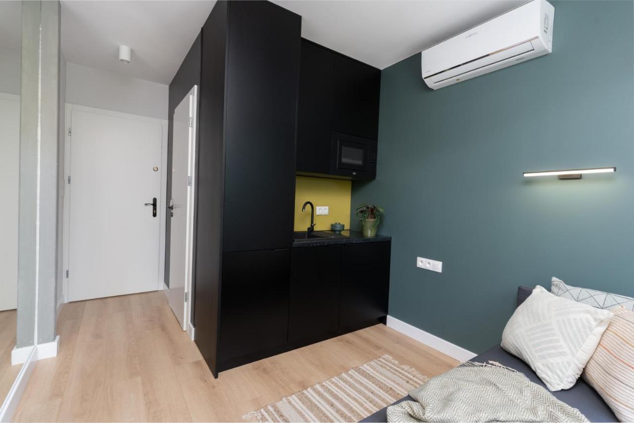 Smart Apartments - Old Town & Main Train Station - By Upstairs คราคูฟ ภายนอก รูปภาพ