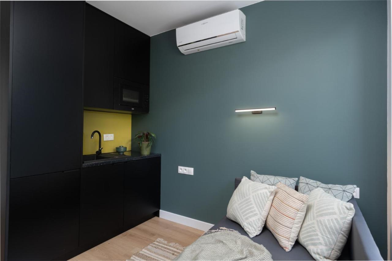 Smart Apartments - Old Town & Main Train Station - By Upstairs คราคูฟ ภายนอก รูปภาพ