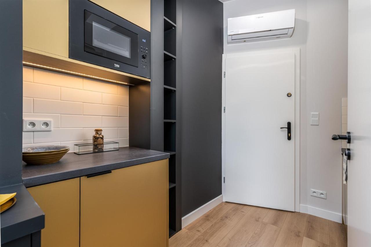 Smart Apartments - Old Town & Main Train Station - By Upstairs คราคูฟ ภายนอก รูปภาพ